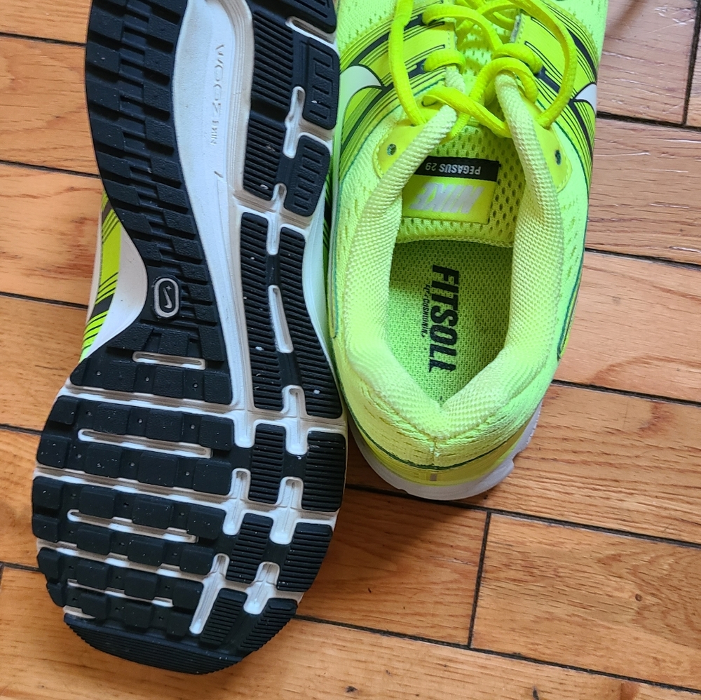 Nike Running shoes - Picture 3 of 3